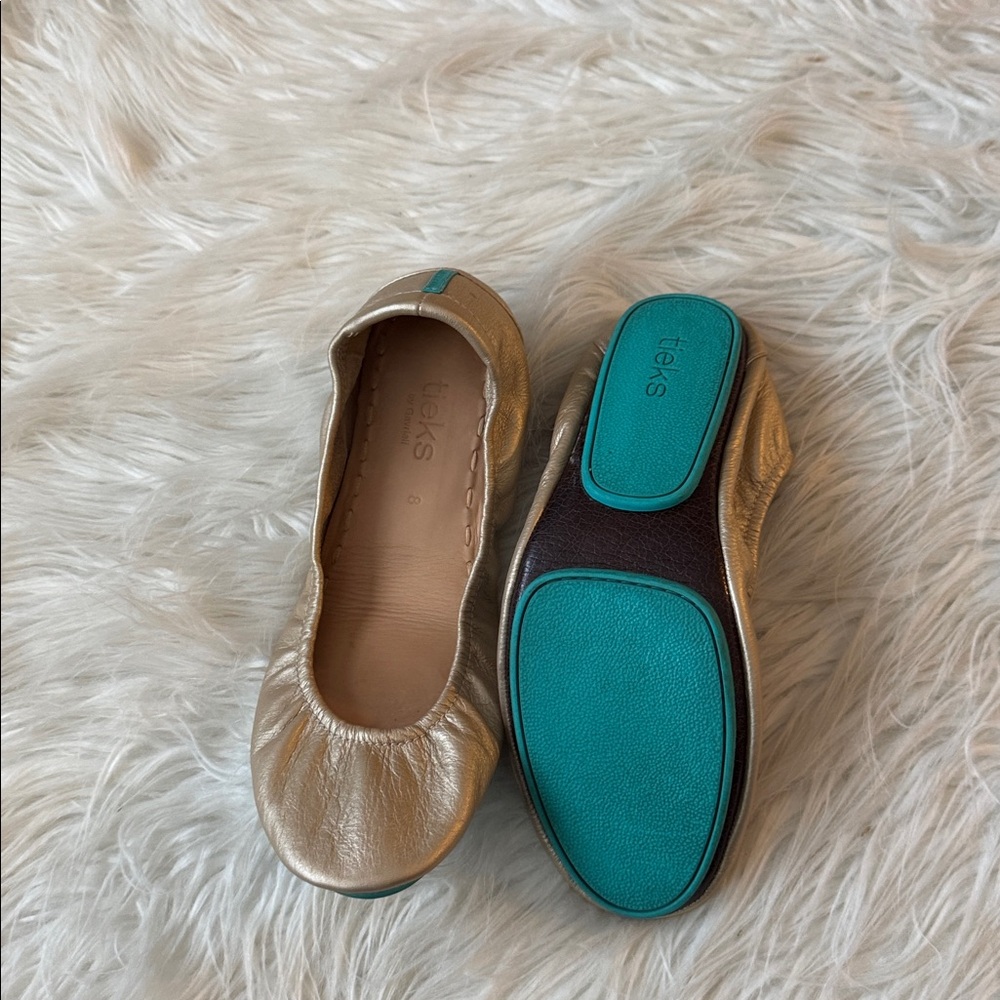Tieks LIMITED EDITION Metallic
Champagne Size 8 - Picture 5 of 6